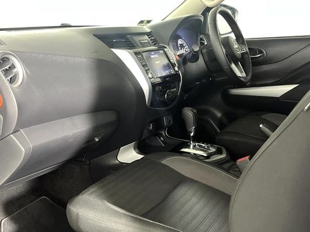 2025-Nissan-Navara-25D-LE-4X2-Double-Cab-Auto_8