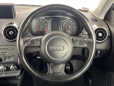 2012-Audi-A1-14-TFSI-3-dr-Ambition_10