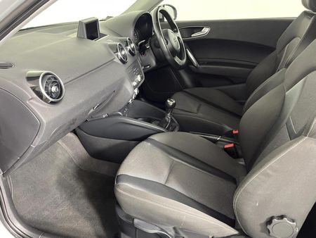 2012-Audi-A1-14-TFSI-3-dr-Ambition_7