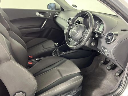 2012-Audi-A1-14-TFSI-3-dr-Ambition_8