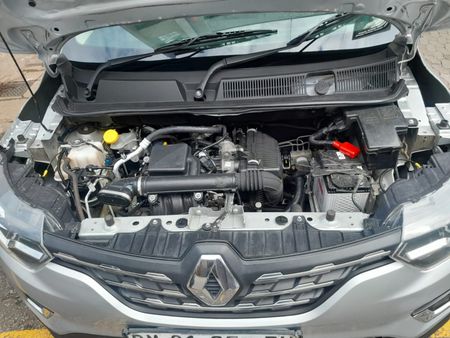 2022-Renault-Triber-10-Expression_10