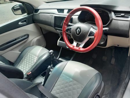 2022-Renault-Triber-10-Expression_6