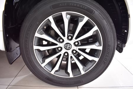 2022-Toyota-Land-Cruiser-Prado-28-GD-VX-L-Auto_26