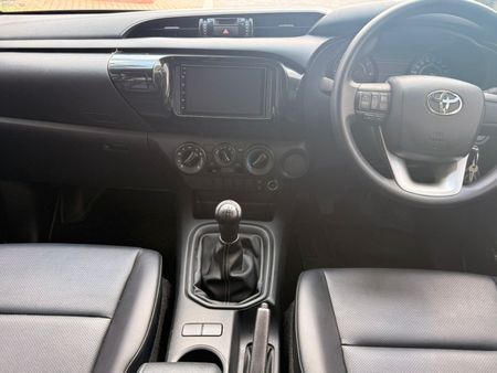 2026-Toyota-Hilux-24-GD-6-Raised-Body-SR-Double-Cab_9