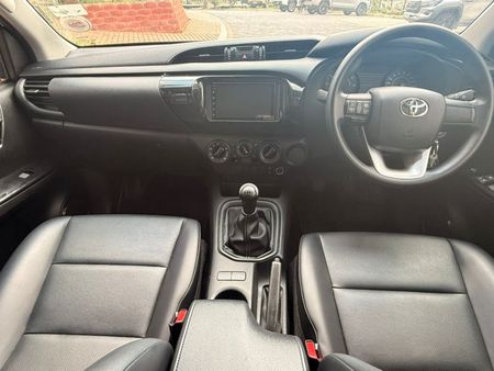 2026-Toyota-Hilux-24-GD-6-Raised-Body-SR-Double-Cab_10