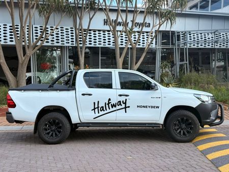 2026-Toyota-Hilux-24-GD-6-Raised-Body-SR-Double-Cab_3