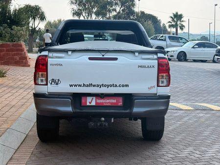 2026-Toyota-Hilux-24-GD-6-Raised-Body-SR-Double-Cab_5