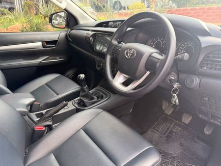 2026-Toyota-Hilux-24-GD-6-Raised-Body-SR-Double-Cab_7