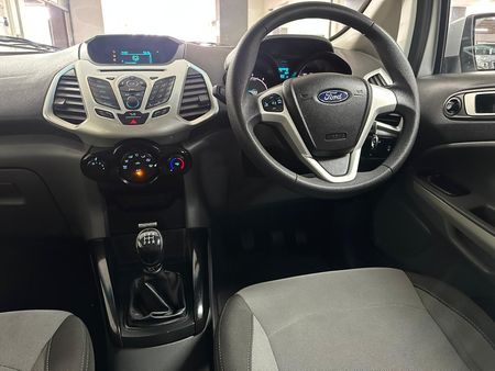 2016-Ford-Focus-10-EcoBoost-Trent-Auto-5-dr_9