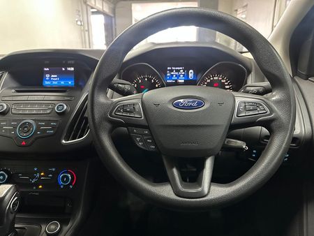 2016-Ford-Focus-10-EcoBoost-Trent-Auto-5-dr_10