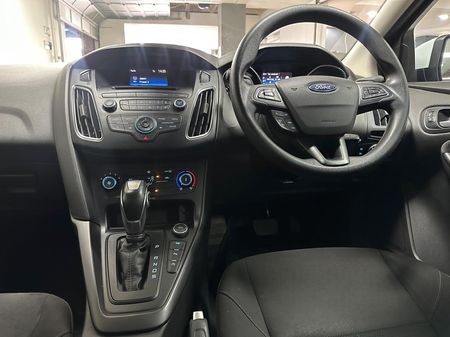 2016-Ford-Focus-10-EcoBoost-Trent-Auto-5-dr_11