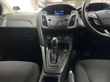 2016-Ford-Focus-10-EcoBoost-Trent-Auto-5-dr_13