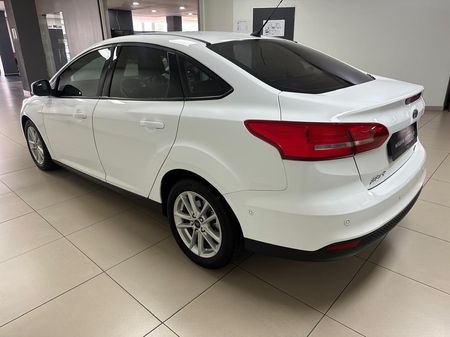 2016-Ford-Focus-10-EcoBoost-Trent-Auto-5-dr_4