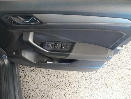2021-Volkswagen-T-Roc-20-TSI-Design-4Motion-Auto_12