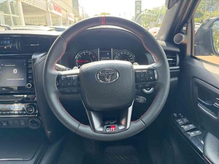 2025-Toyota-Fortuner-28GD-6-4x4-GR-S-Auto_9
