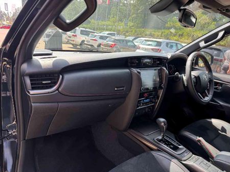 2025-Toyota-Fortuner-28GD-6-4x4-GR-S-Auto_16