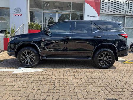 2025-Toyota-Fortuner-28GD-6-4x4-GR-S-Auto_24