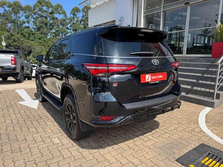 2025-Toyota-Fortuner-28GD-6-4x4-GR-S-Auto_25