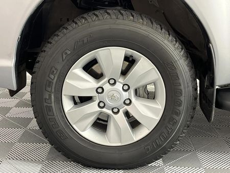 2019-Toyota-Hilux-24-GD-6-Raised-Body-SRX-Auto-Double-Cab_4