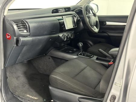 2019-Toyota-Hilux-24-GD-6-Raised-Body-SRX-Auto-Double-Cab_8