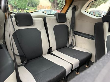 2022-Renault-Triber-10-Dynamique-full-service-history_1