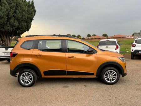 2022-Renault-Triber-10-Dynamique-full-service-history_4