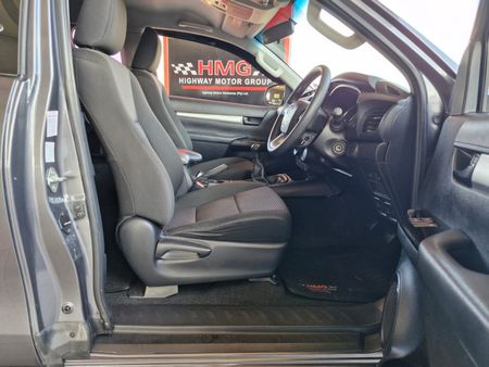 2021-Toyota-Hilux-24-GD-6-Raised-Body-Raider-Extended-Cab_11