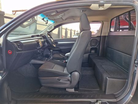 2021-Toyota-Hilux-24-GD-6-Raised-Body-Raider-Extended-Cab_16