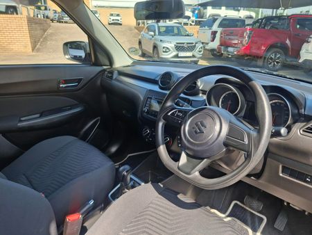 2023-Suzuki-Swift-12-GL-Auto_10