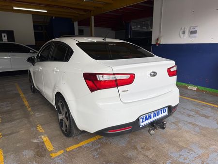 2018-Kia-Rio-2018-Kia-Rio-Sedan-14-AUTO_5