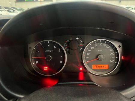 2010-Hyundai-i20-16_10