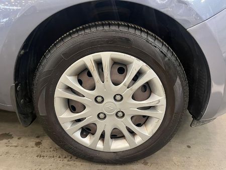2010-Hyundai-i20-16_8