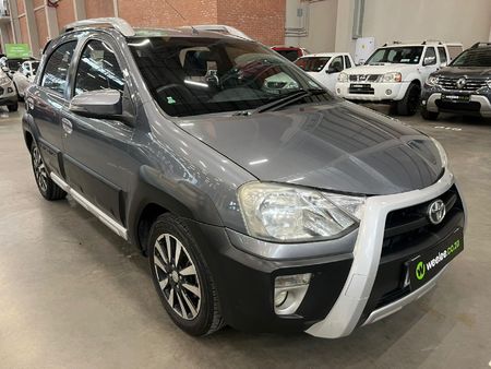 2015-Toyota-Etios-Cross-15-XS-5-dr_0