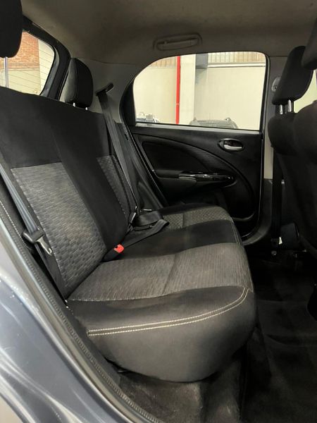 2015-Toyota-Etios-Cross-15-XS-5-dr_12