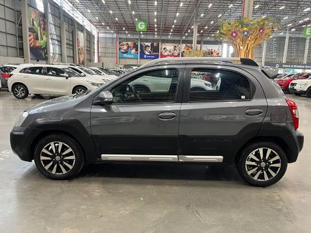 2015-Toyota-Etios-Cross-15-XS-5-dr_3