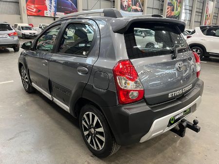 2015-Toyota-Etios-Cross-15-XS-5-dr_4