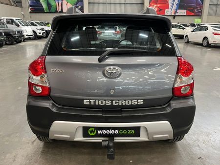 2015-Toyota-Etios-Cross-15-XS-5-dr_5