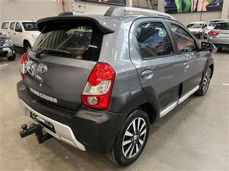 2015-Toyota-Etios-Cross-15-XS-5-dr_6