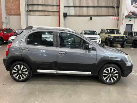 2015-Toyota-Etios-Cross-15-XS-5-dr_7