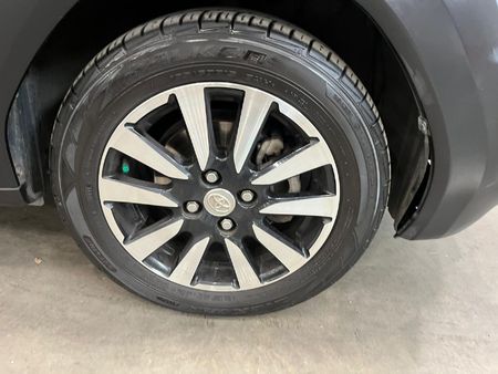 2015-Toyota-Etios-Cross-15-XS-5-dr_8