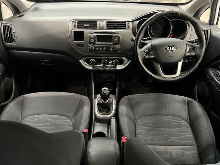 2013-Kia-Rio-14-5-dr_9