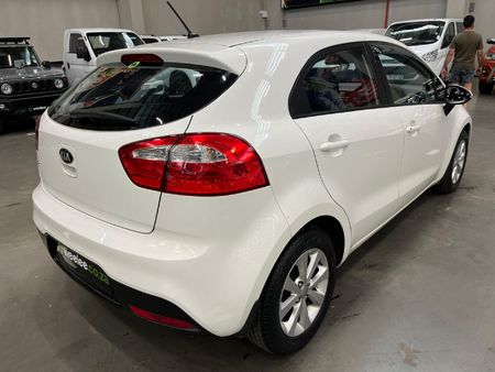 2013-Kia-Rio-14-5-dr_2