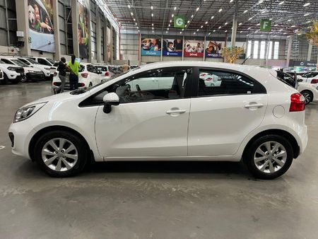 2013-Kia-Rio-14-5-dr_5