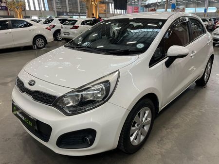2013-Kia-Rio-14-5-dr_6