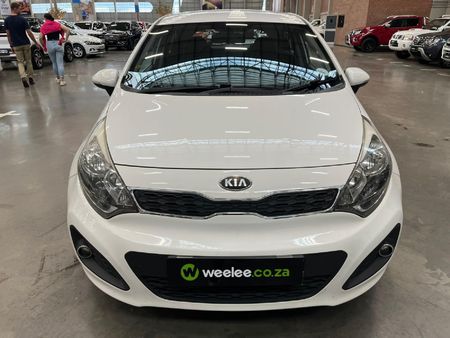 2013-Kia-Rio-14-5-dr_7