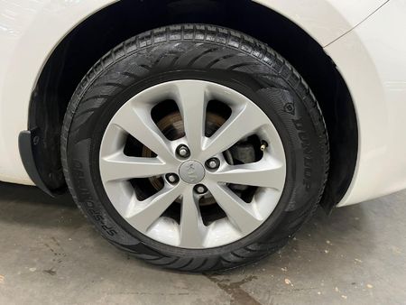 2013-Kia-Rio-14-5-dr_8