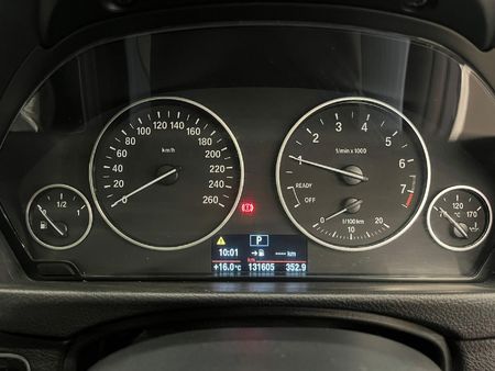 2016-BMW-3-Series-330i-Auto_10