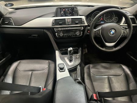 2016-BMW-3-Series-330i-Auto_11