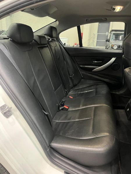 2016-BMW-3-Series-330i-Auto_12
