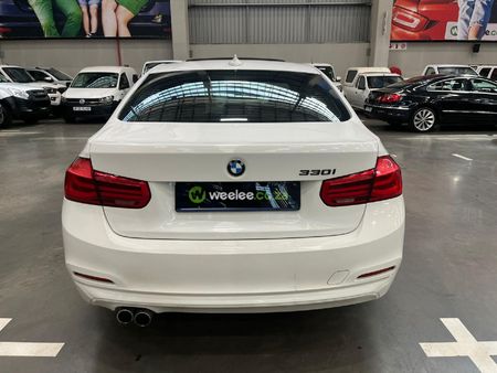 2016-BMW-3-Series-330i-Auto_5
